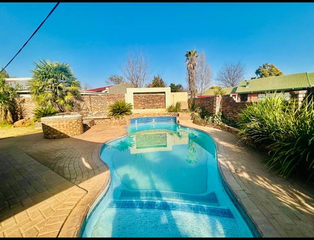 4 BEDROOM HOUSE FOR SALE IN FLORA GARDENS